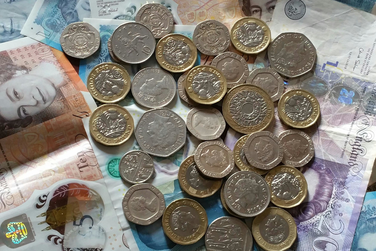cash notes and coins